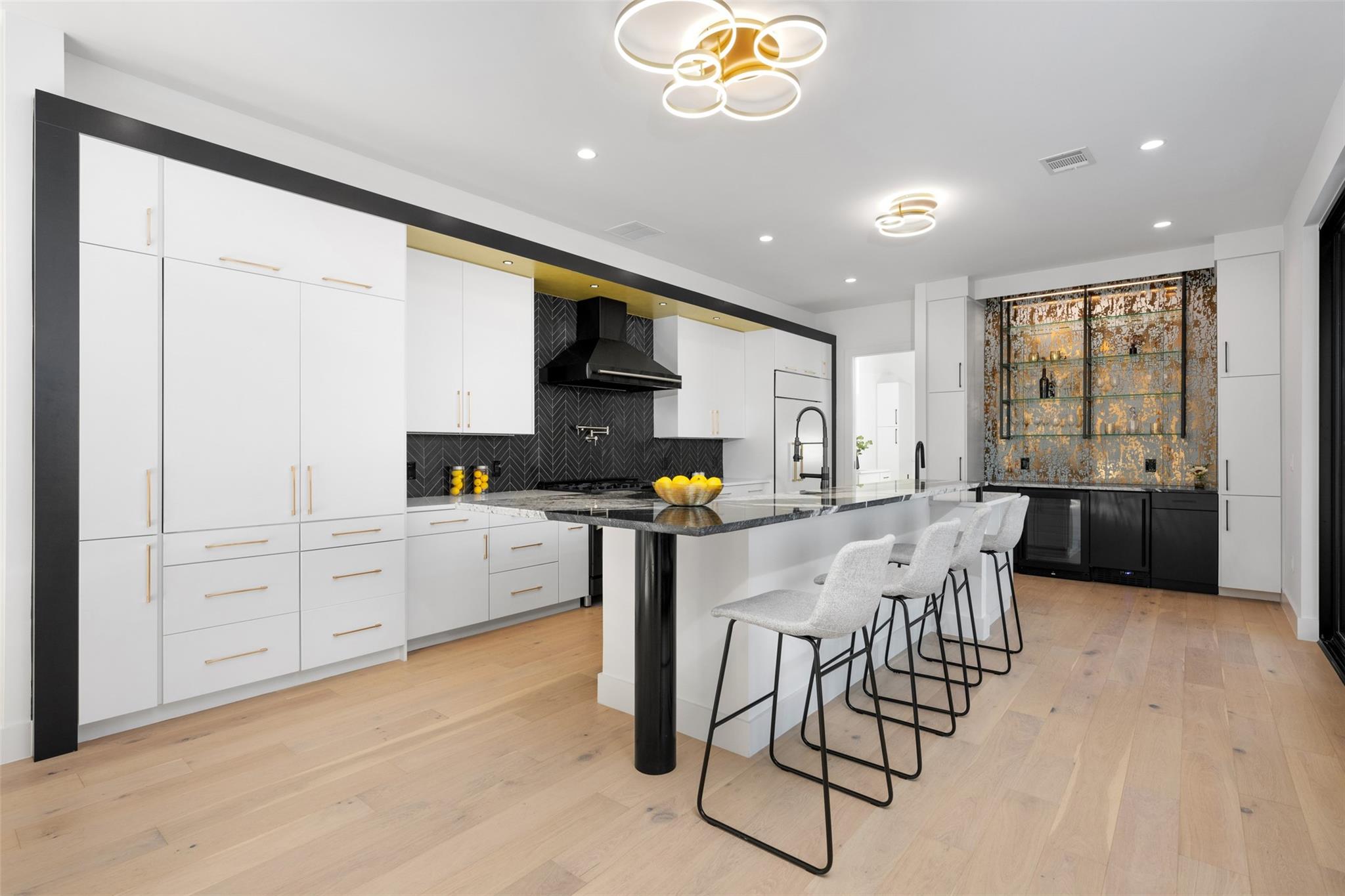 Metal suspended countertop post